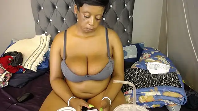 BIG BOOBSxXxX online show from 16, 4, 2026