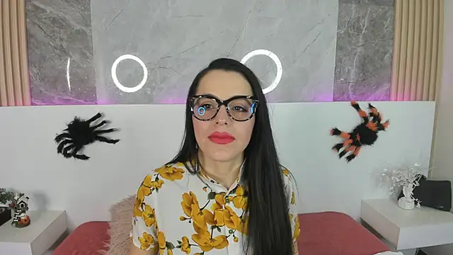 IsisNoir online show from 6, 10, 2025