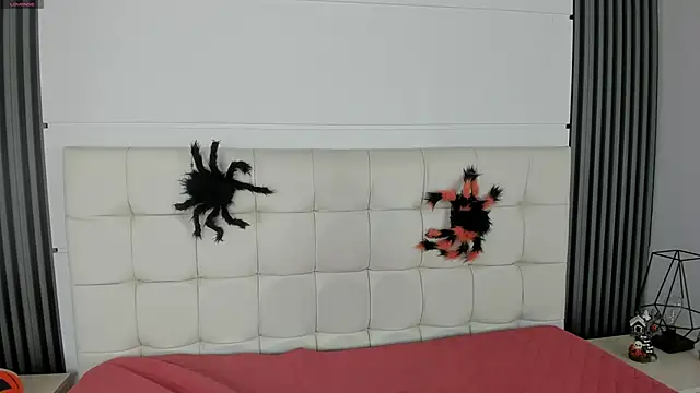 IsisNoir online show from 8, 10, 2025