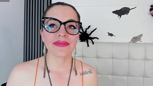 IsisNoir online show from 11, 10, 2025