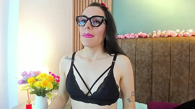 IsisNoir online show from 18, 4, 2026