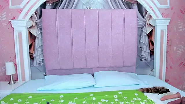 mishell lovely online show from 12, 11, 2025