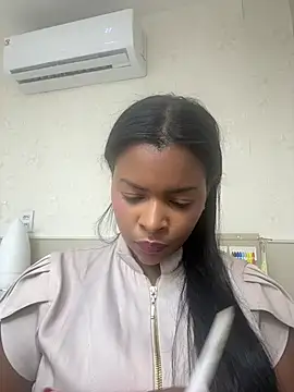 Snapshot of tayzinhaaa chatting on 21, 7, 2026 tayzinhaaa online show from 21, 7, 2026