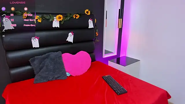 Snapshot of SoftieNymph chatting on 18, 10, 2025 SoftieNymph online show from 18, 10, 2025