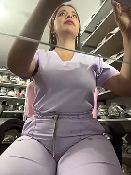 Snapshot of GiaDuque chatting on 8, 1, 2026 GiaDuque online show from 8, 1, 2026