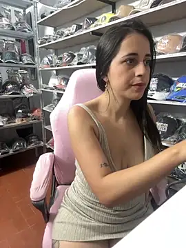 Snapshot of GiaDuque chatting on 18, 9, 2025 GiaDuque online show from 18, 9, 2025