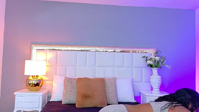 MadeleineHocker online show from 10, 9, 2025