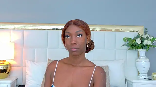 MadeleineHocker online show from 7, 11, 2025