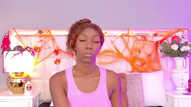 MadeleineHocker online show from 28, 10, 2025