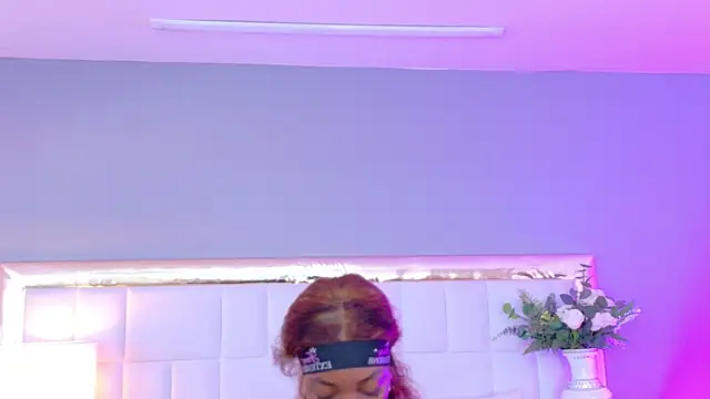 MadeleineHocker online show from 24, 11, 2025