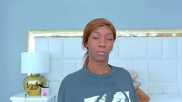 MadeleineHocker online show from 4, 10, 2025