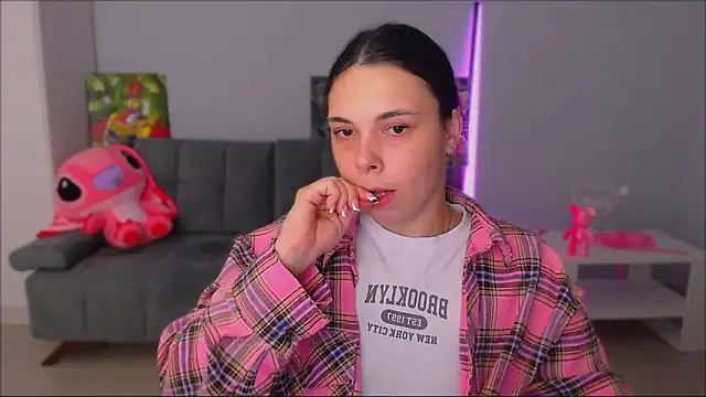 Snapshot of queenofthesense_ chatting on 23, 9, 2025 queenofthesense online show from 23, 9, 2025