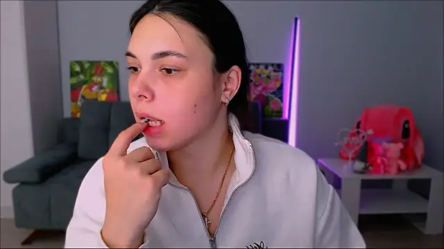 Snapshot of queenofthesense_ chatting on 17, 11, 2025 queenofthesense online show from 17, 11, 2025