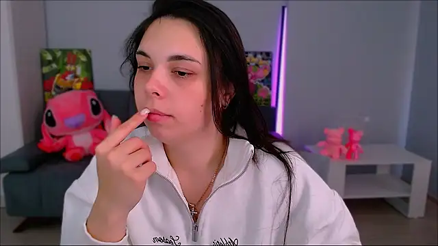 Snapshot of queenofthesense_ chatting on 23, 10, 2025 queenofthesense online show from 23, 10, 2025