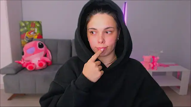 Snapshot of queenofthesense_ chatting on 13, 10, 2025 queenofthesense online show from 13, 10, 2025