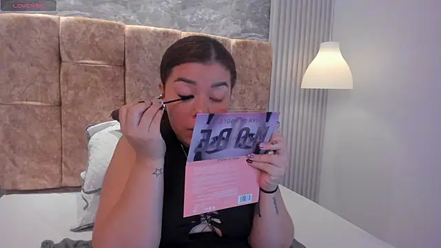 leilapons online show from 11, 11, 2025