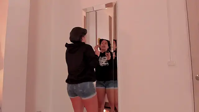 Rachell Jamess online show from 28, 9, 2025