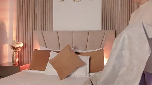 Rachell Jamess online show from 16, 9, 2025