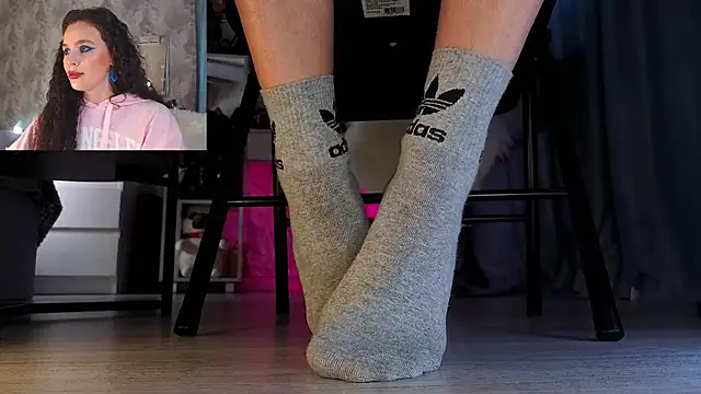 Feet Heelss online show from 5, 12, 2025