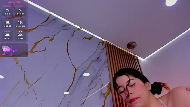 alissaowens  online show from 20, 5, 2026