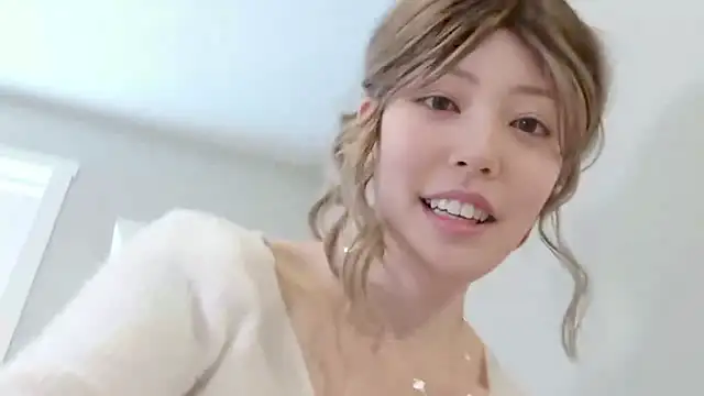 Nana with online show from 18, 4, 2026