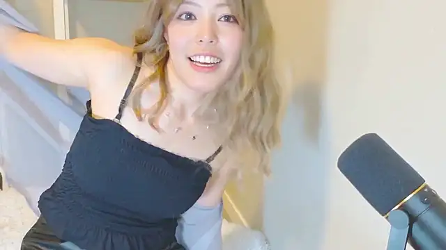 Nana with online show from 20, 11, 2025