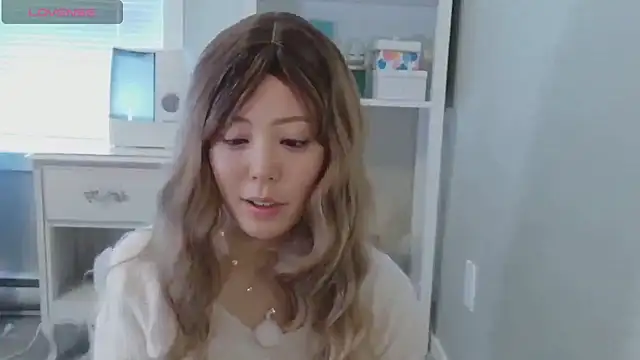 Nana with online show from 9, 3, 2026