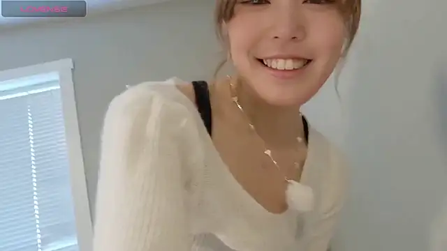 Nana with online show from 14, 2, 2026