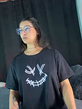 EVAH LEE  online show from 8, 11, 2025