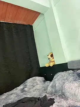 EVAH LEE  online show from 8, 4, 2026