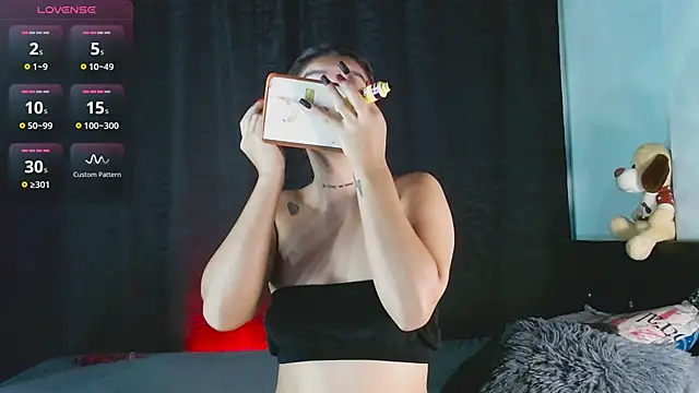 EVAH LEE  online show from 13, 11, 2025