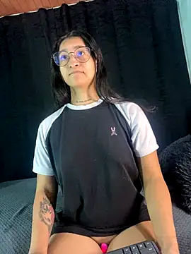 EVAH LEE  online show from 12, 11, 2025