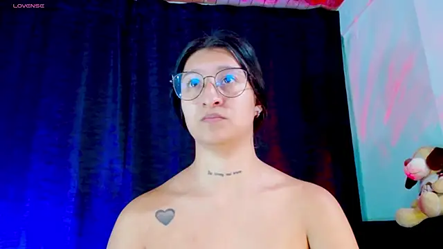 EVAH LEE  online show from 3, 11, 2025