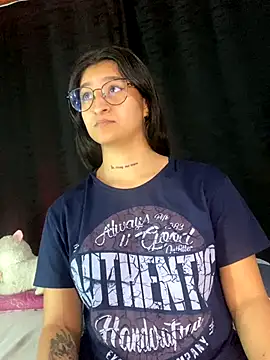 EVAH LEE  online show from 23, 12, 2025