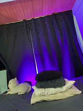 EVAH LEE  online show from 10, 7, 2026