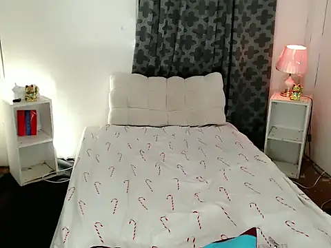 Malia cummer online show from 25, 3, 2026