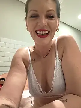 Karlacasada online show from 25, 10, 2025