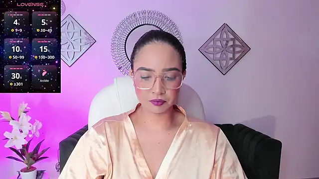 Sharon breezee online show from 8, 11, 2025