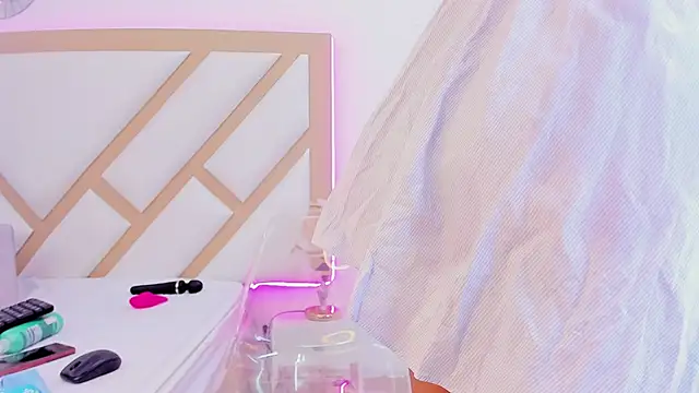 Amber-Sweett online show from 10, 10, 2025