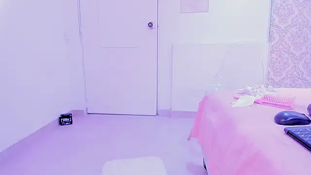 Amber-Sweett online show from 12, 11, 2025