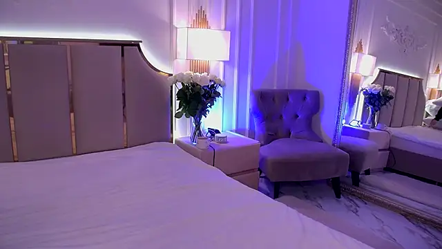 MeganStrain online show from 19, 9, 2025