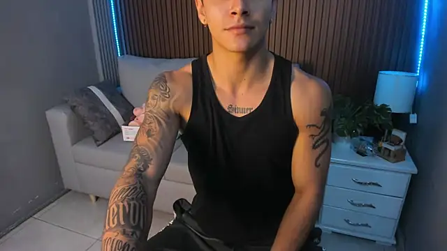 Snapshot of Leo_santoro chatting on 11, 9, 2025 Leo santoro online show from 11, 9, 2025