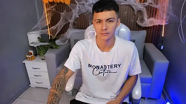 Snapshot of Leo_santoro chatting on 20, 10, 2025 Leo santoro online show from 20, 10, 2025