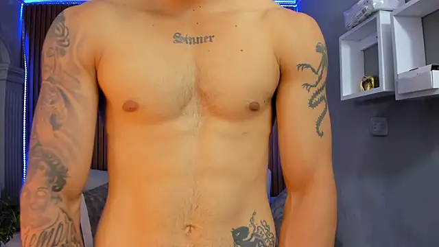 Snapshot of Leo_santoro chatting on 7, 11, 2025 Leo santoro online show from 7, 11, 2025