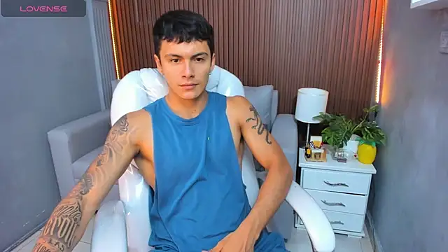 Snapshot of Leo_santoro chatting on 15, 11, 2025 Leo santoro online show from 15, 11, 2025