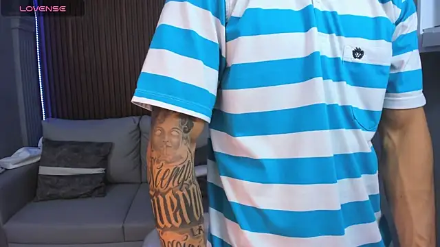 Snapshot of Leo_santoro chatting on 13, 11, 2025 Leo santoro online show from 13, 11, 2025