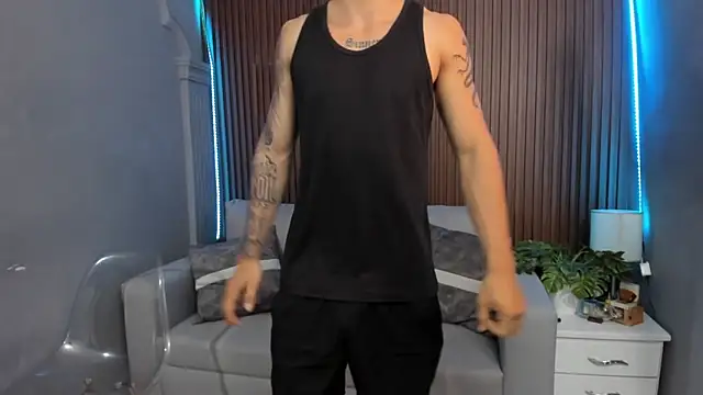 Snapshot of Leo_santoro chatting on 17, 9, 2025 Leo santoro online show from 17, 9, 2025