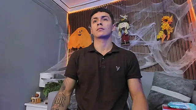 Snapshot of Leo_santoro chatting on 11, 10, 2025 Leo santoro online show from 11, 10, 2025