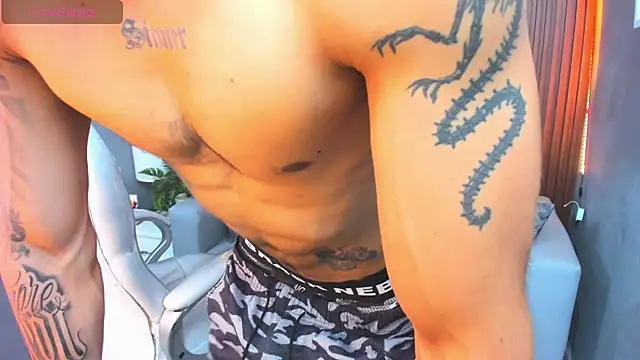 Snapshot of Leo_santoro chatting on 12, 11, 2025 Leo santoro online show from 12, 11, 2025