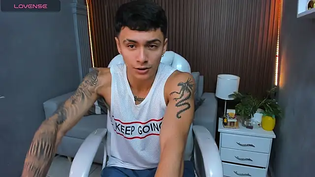 Snapshot of Leo_santoro chatting on 24, 11, 2025 Leo santoro online show from 24, 11, 2025